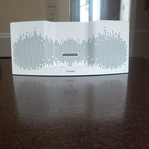 BOSE SoundDock XT Speaker / Lightning Port For iPhones & iPods. Model 415209.